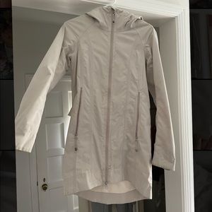 Lululemon White Size 4 Rain Jacket
